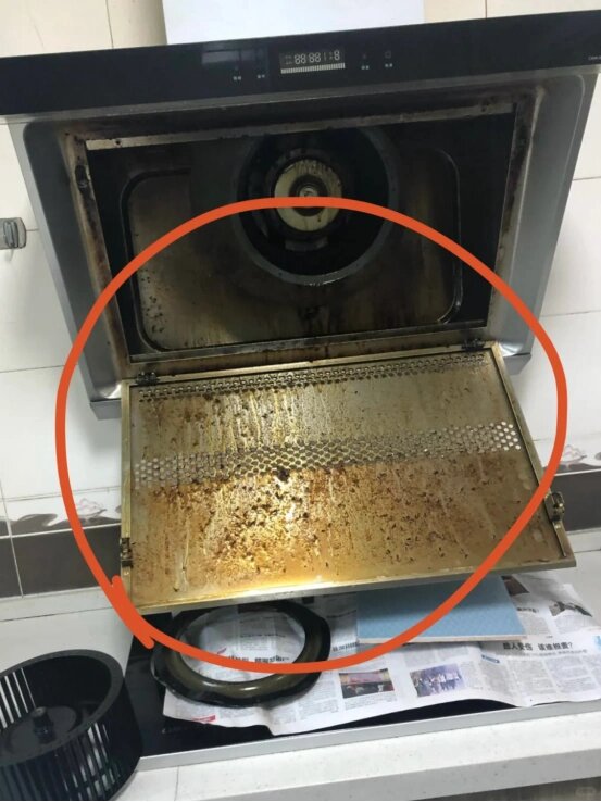 媳婦下單了我們的油煙機(jī)清洗服務(wù)，上門時(shí)婆婆卻攔著不讓拆